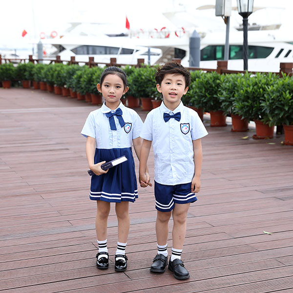 如何選擇幼兒園服裝定制有什么好處